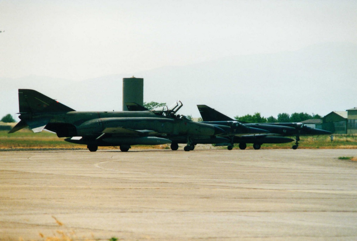 f-4f_und_mirage_flugbetrieb_(f39wall).jpg
