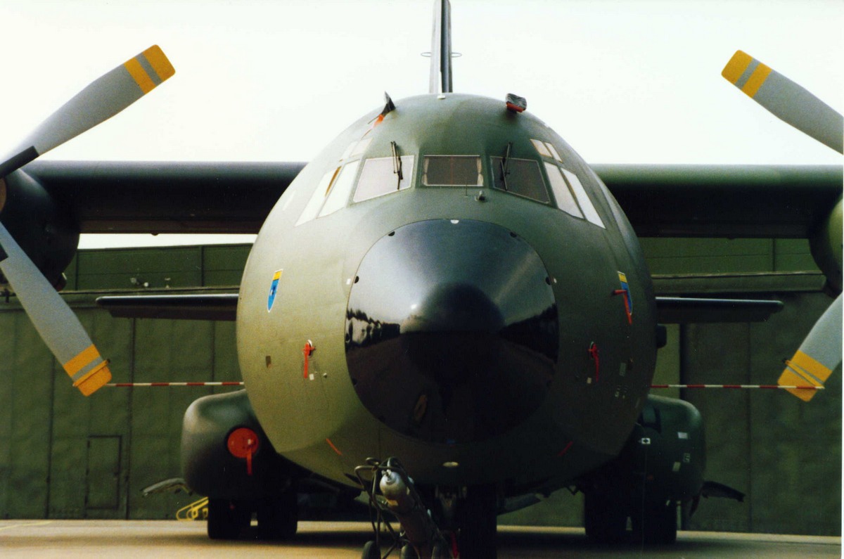 c-160_front_(f2wall).jpg