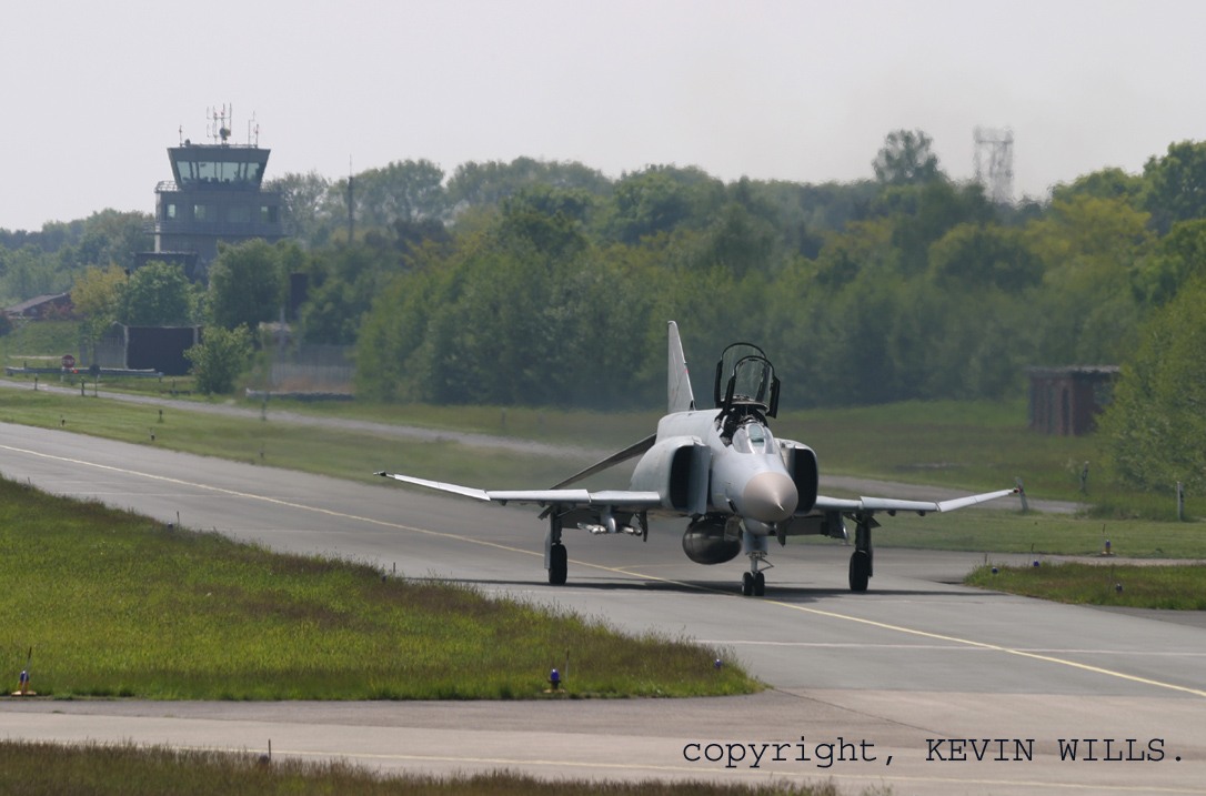 taxiway1_(wills).jpg